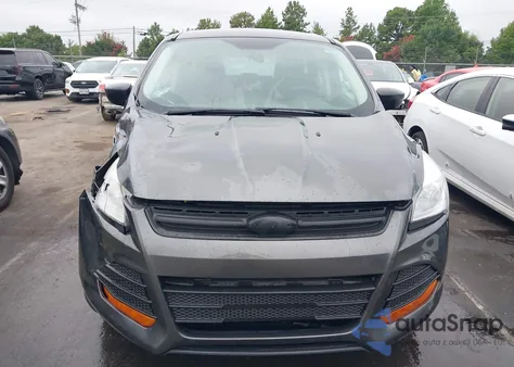 2015 Ford Escape S z USA, uszkodzony, nr VIN 1FMCU0F7XFUC39767